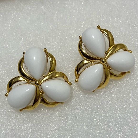 Trifari Jewelry - Trifari Vintage White & Gold Tone Post Earrings